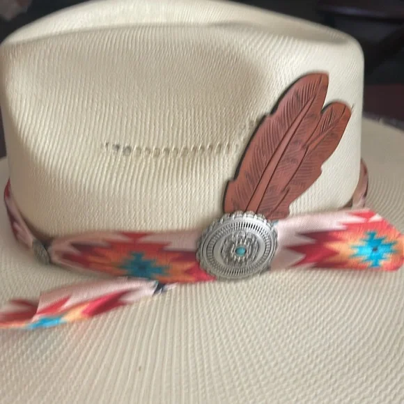 Charlie 1 Women’s Hat Lainey Wilson look - Picture 4 of 7